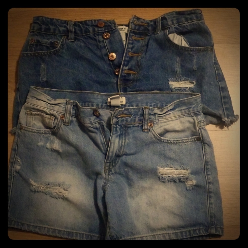 Forever 21 den in shorts.